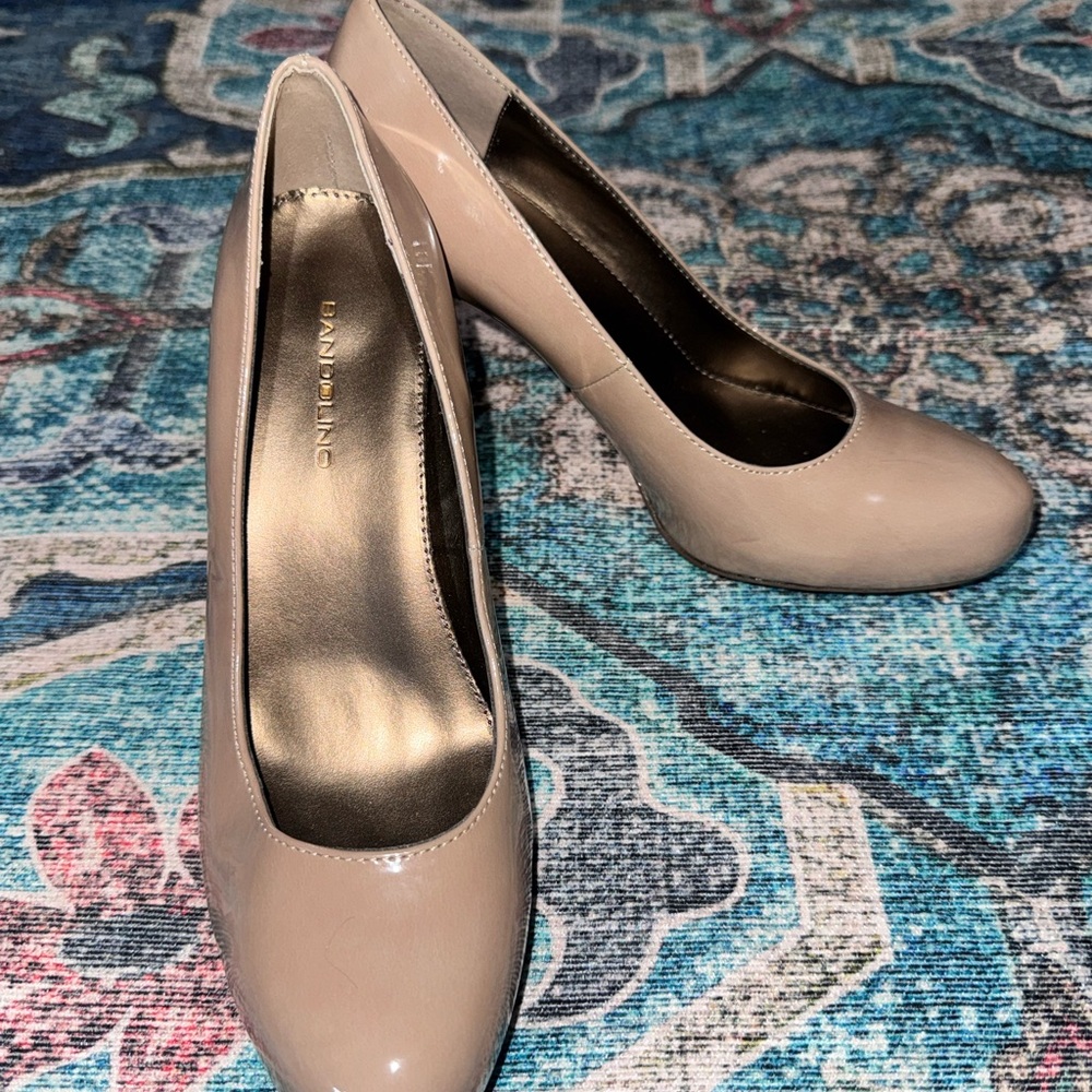 Bandolino Nude Patent Heels